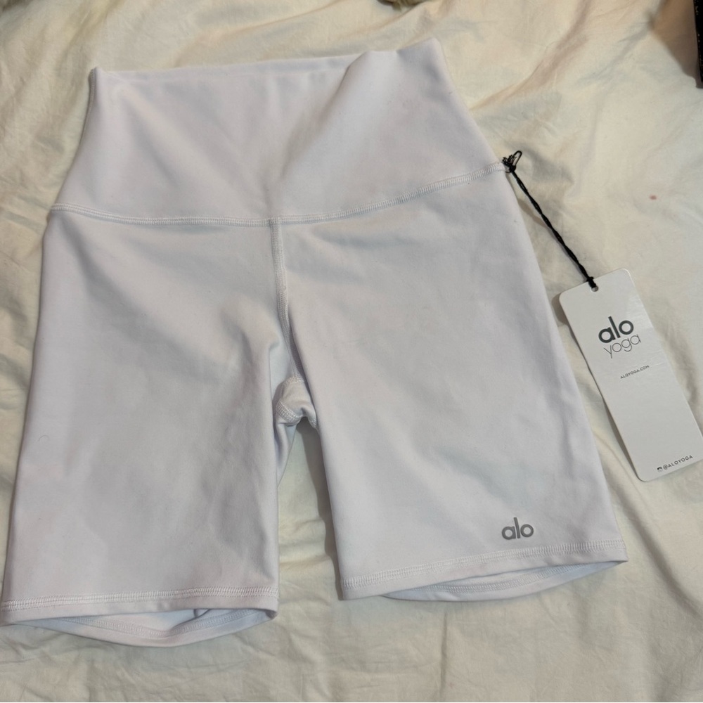 Alo yoga biker shorts white